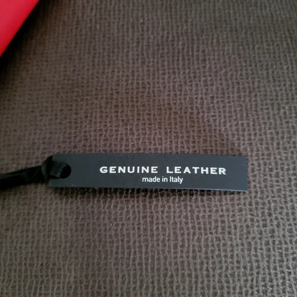 Laura Di Maggio Red❤ Zip Around Card💳 Case - NWT - Picture 11 of 16